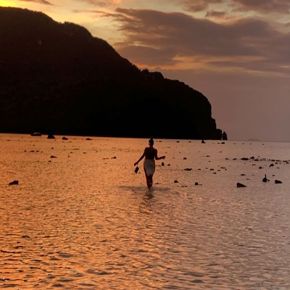 Meet your Posher, Sarah - Picture 1 of 1